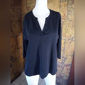 RW&CO. Black V-Neck Women's Tunic